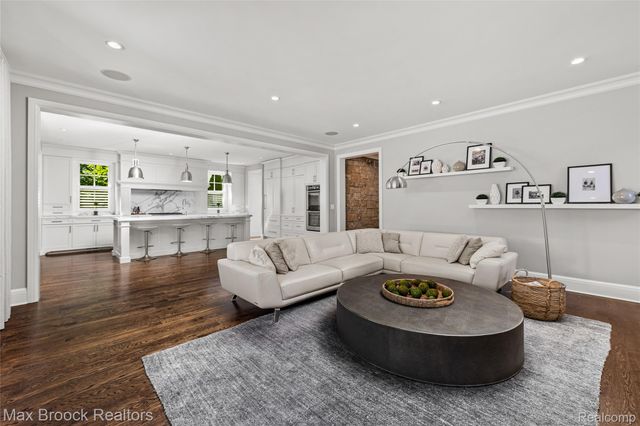 1450 Pilgrim Avenue, Birmingham, MI 48009