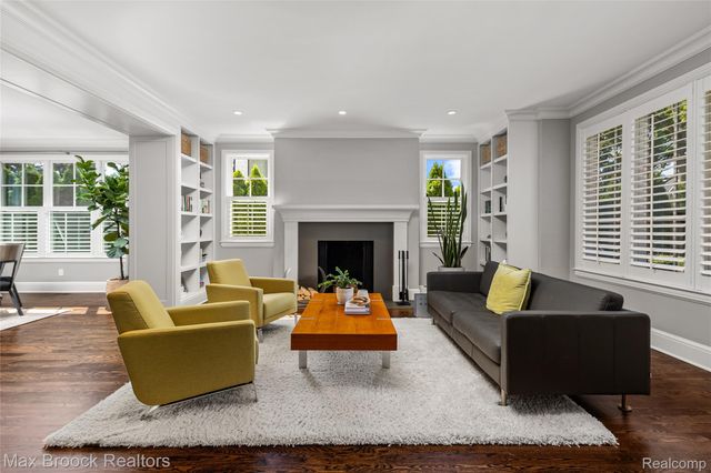 1450 Pilgrim Avenue, Birmingham, MI 48009