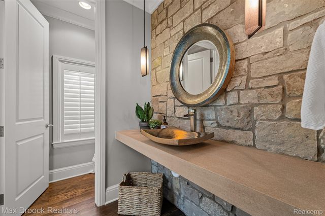 1450 Pilgrim Avenue, Birmingham, MI 48009