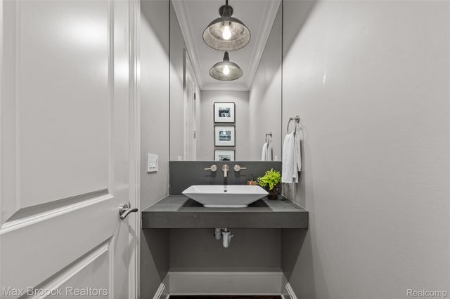 1450 Pilgrim Avenue, Birmingham, MI 48009