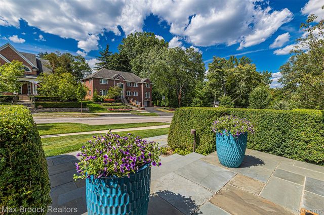 1450 Pilgrim Avenue, Birmingham, MI 48009