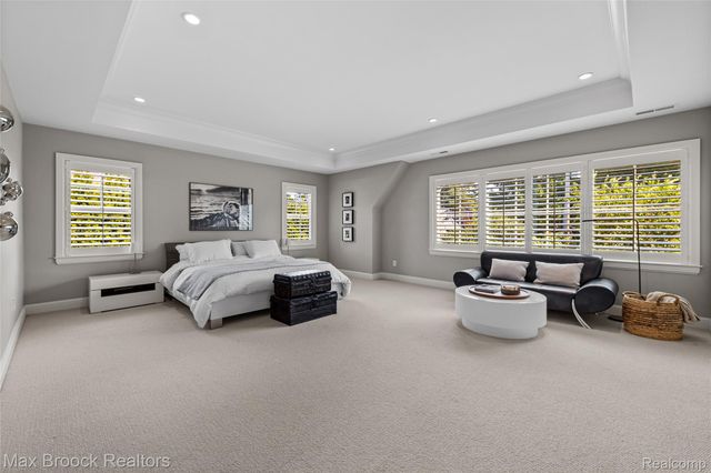 1450 Pilgrim Avenue, Birmingham, MI 48009