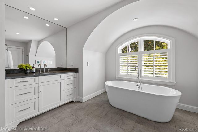 1450 Pilgrim Avenue, Birmingham, MI 48009