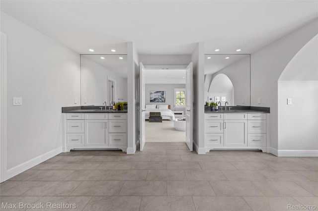 1450 Pilgrim Avenue, Birmingham, MI 48009