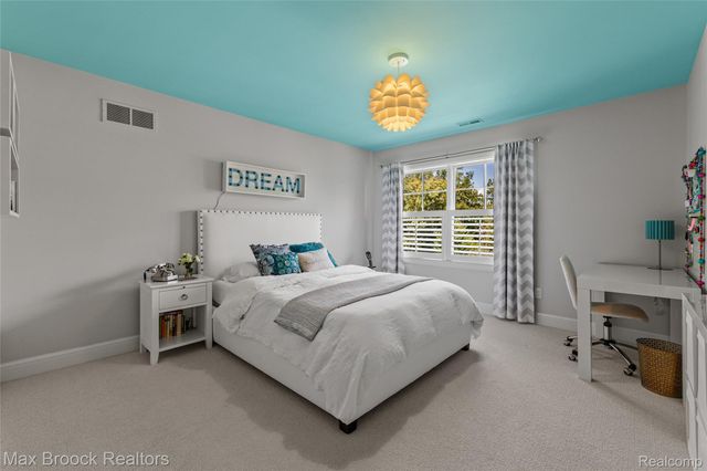 1450 Pilgrim Avenue, Birmingham, MI 48009