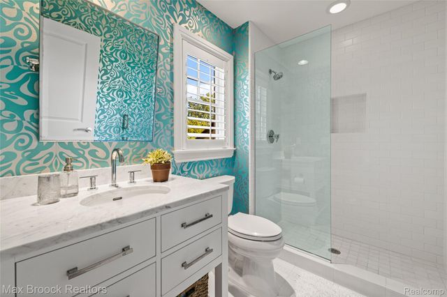 1450 Pilgrim Avenue, Birmingham, MI 48009