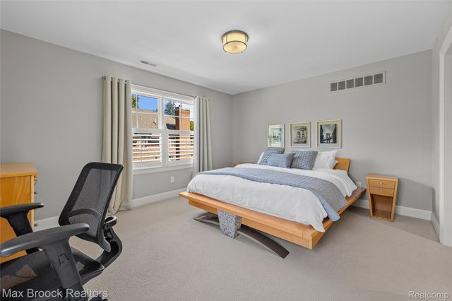 1450 Pilgrim Avenue, Birmingham, MI 48009