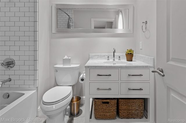 1450 Pilgrim Avenue, Birmingham, MI 48009