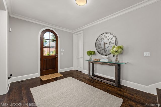 1450 Pilgrim Avenue, Birmingham, MI 48009