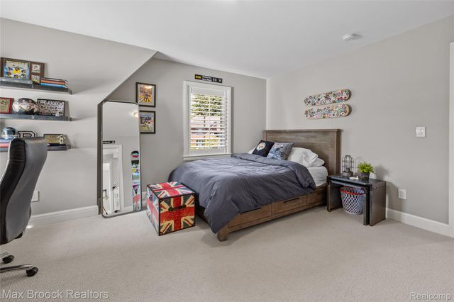 1450 Pilgrim Avenue, Birmingham, MI 48009