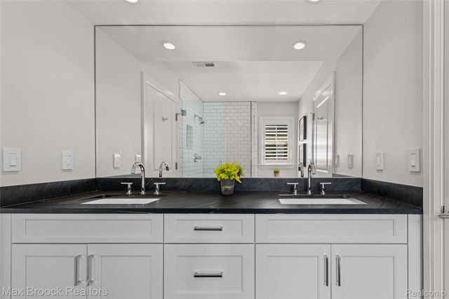 1450 Pilgrim Avenue, Birmingham, MI 48009