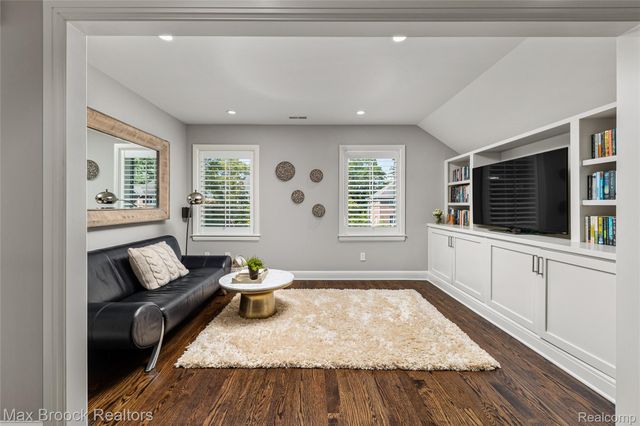 1450 Pilgrim Avenue, Birmingham, MI 48009