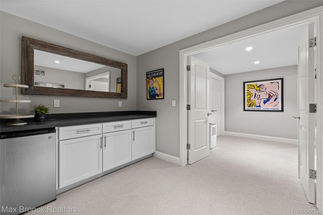 1450 Pilgrim Avenue, Birmingham, MI 48009