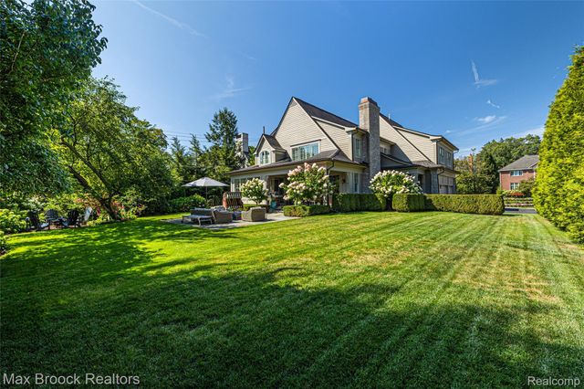 1450 Pilgrim Avenue, Birmingham, MI 48009