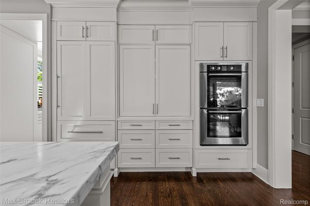 1450 Pilgrim Avenue, Birmingham, MI 48009