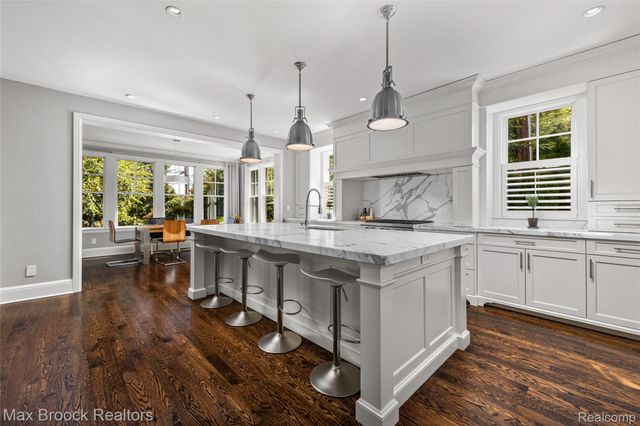 1450 Pilgrim Avenue, Birmingham, MI 48009