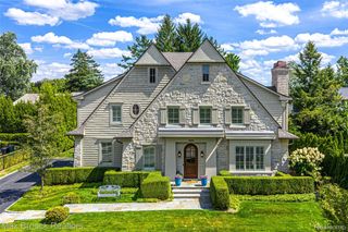 1450 Pilgrim Avenue, Birmingham, MI 48009