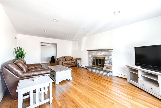 25 Mathew Road, Tiverton, RI 02878