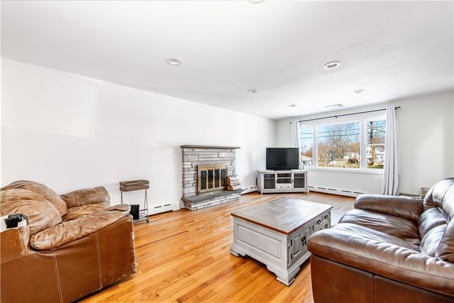 25 Mathew Road, Tiverton, RI 02878