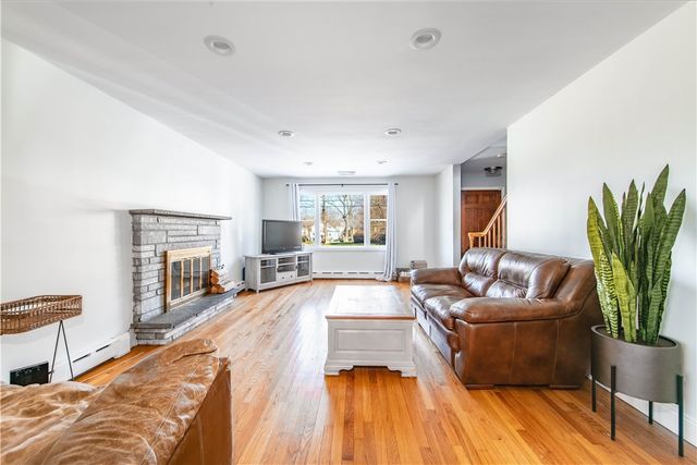 25 Mathew Road, Tiverton, RI 02878