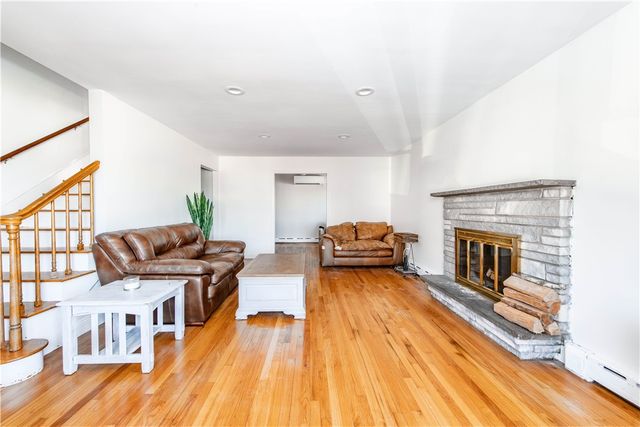 25 Mathew Road, Tiverton, RI 02878