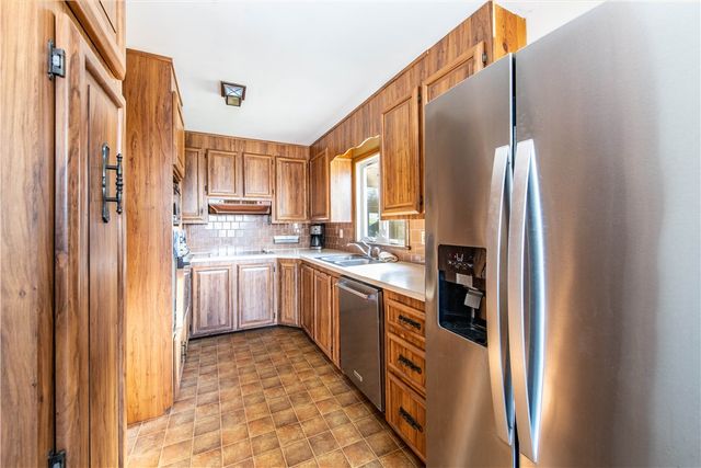 25 Mathew Road, Tiverton, RI 02878