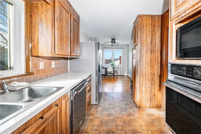 25 Mathew Road, Tiverton, RI 02878