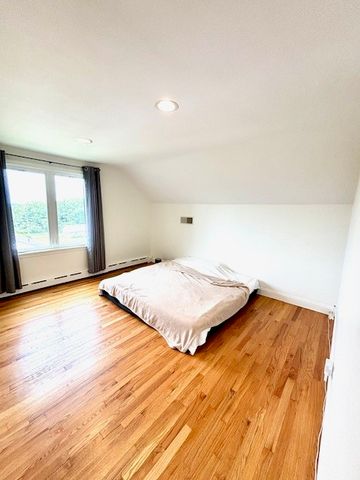 25 Mathew Road, Tiverton, RI 02878