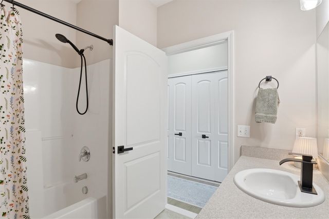 2946 Hunley Drive, Ann Arbor, MI 48105