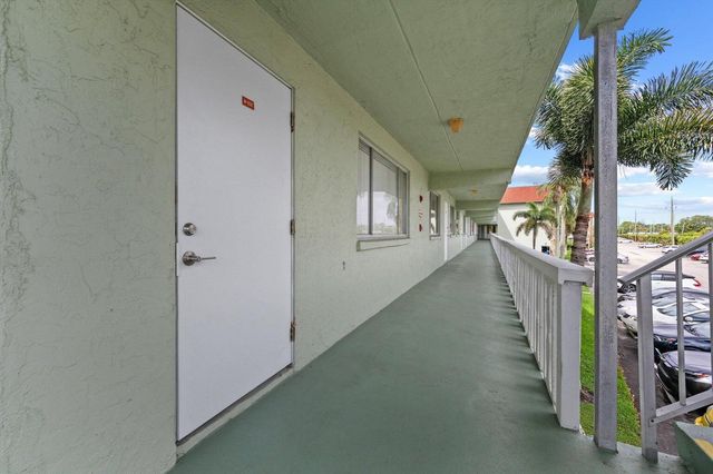 3300 Springdale Boulevard 202, Palm Springs, FL 33461