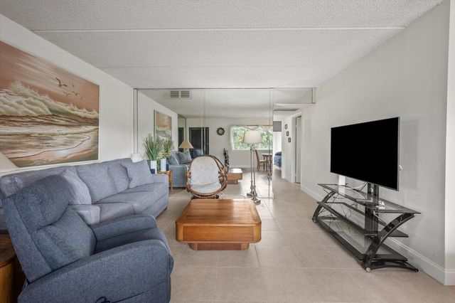 3300 Springdale Boulevard 202, Palm Springs, FL 33461