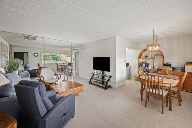 3300 Springdale Boulevard 202, Palm Springs, FL 33461