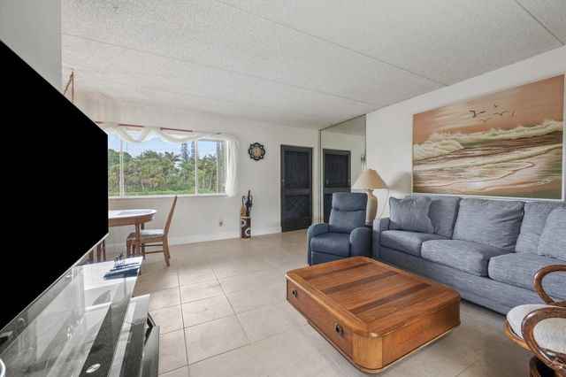 3300 Springdale Boulevard 202, Palm Springs, FL 33461