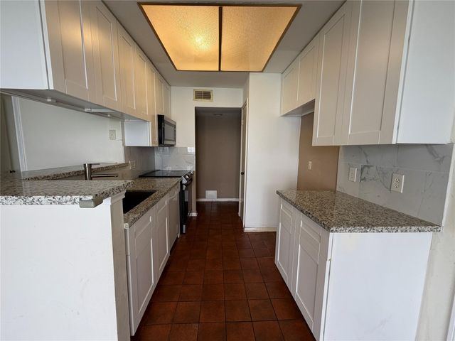 800 Country Place Drive 205, Houston, TX 77079
