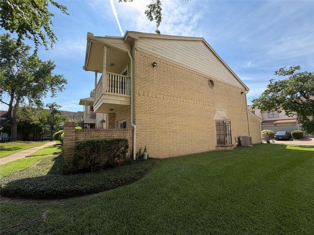 800 Country Place Drive 205, Houston, TX 77079