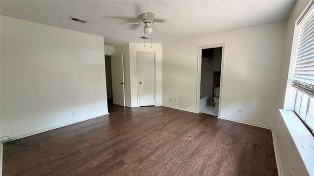 800 Country Place Drive 205, Houston, TX 77079