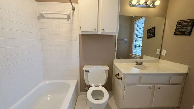 800 Country Place Drive 205, Houston, TX 77079