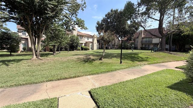 800 Country Place Drive 205, Houston, TX 77079