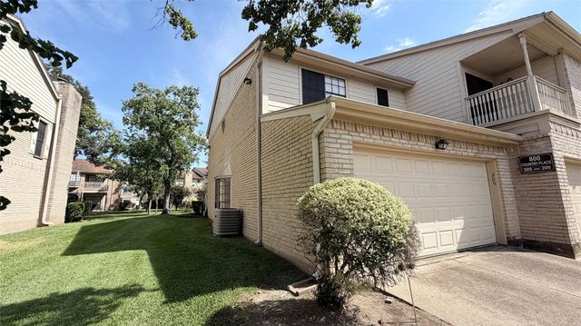800 Country Place Drive 205, Houston, TX 77079