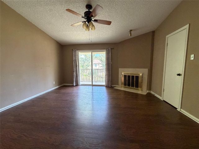 800 Country Place Drive 205, Houston, TX 77079