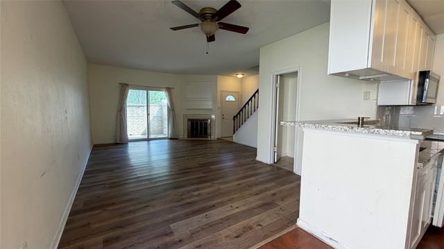 800 Country Place Drive 205, Houston, TX 77079