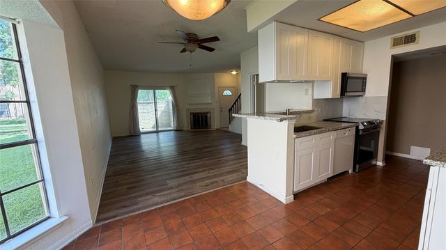 800 Country Place Drive 205, Houston, TX 77079