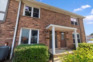 1772 Pickwick Lane 2, Glenview, IL 60026