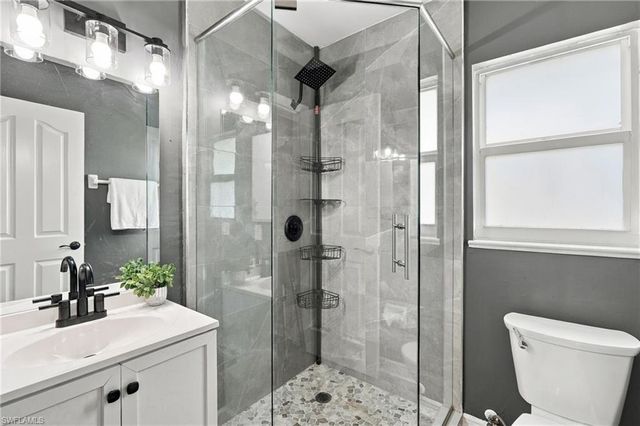 260 20th AVE NE, Naples, FL 34120