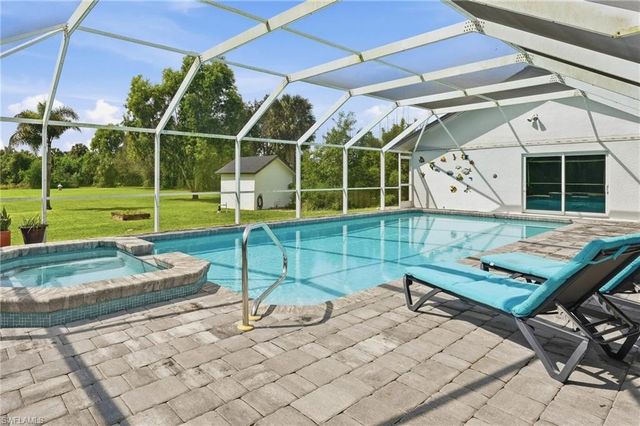 260 20th AVE NE, Naples, FL 34120