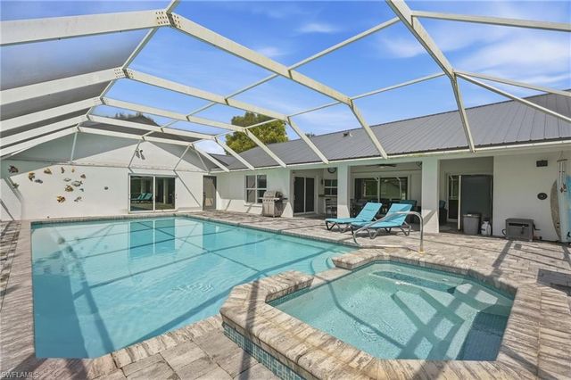 260 20th AVE NE, Naples, FL 34120
