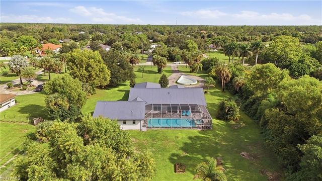 260 20th AVE NE, Naples, FL 34120