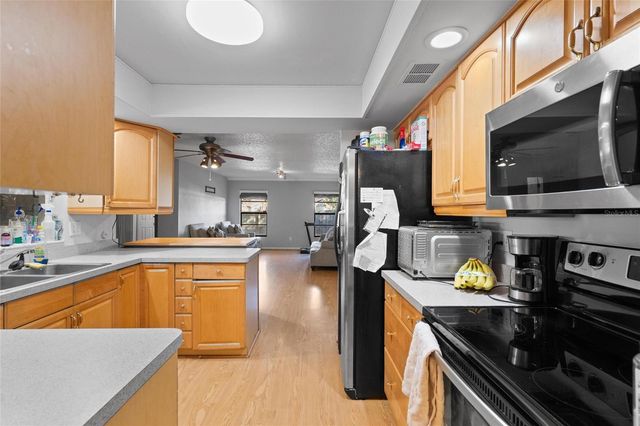 15648 BEAR CREEK DRIVE, Tampa, FL 33624