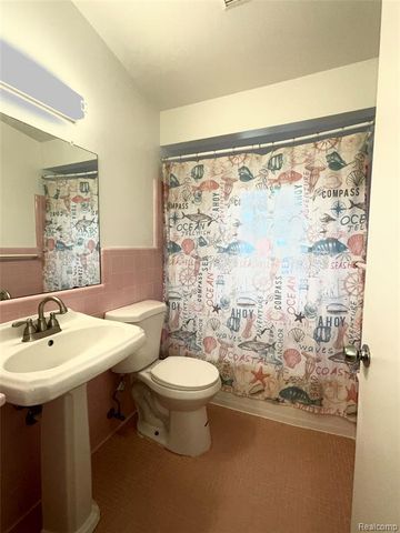928 N Adams Road 8, Birmingham, MI 48009
