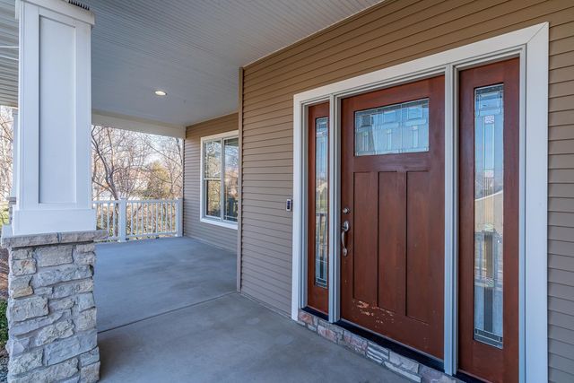 2891 Grandview Drive, Bettendorf, IA 52722